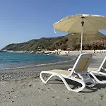 Le Mandrelle Resort *