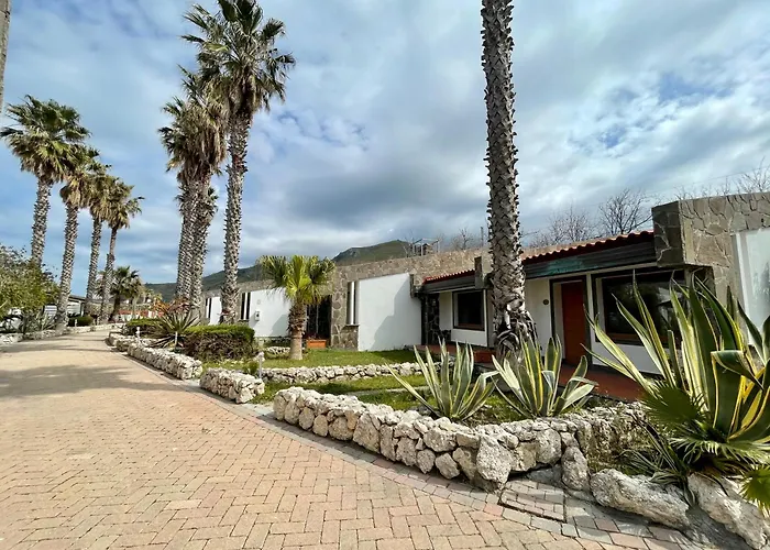 אתר נופש Le Mandrelle אמנטיאה